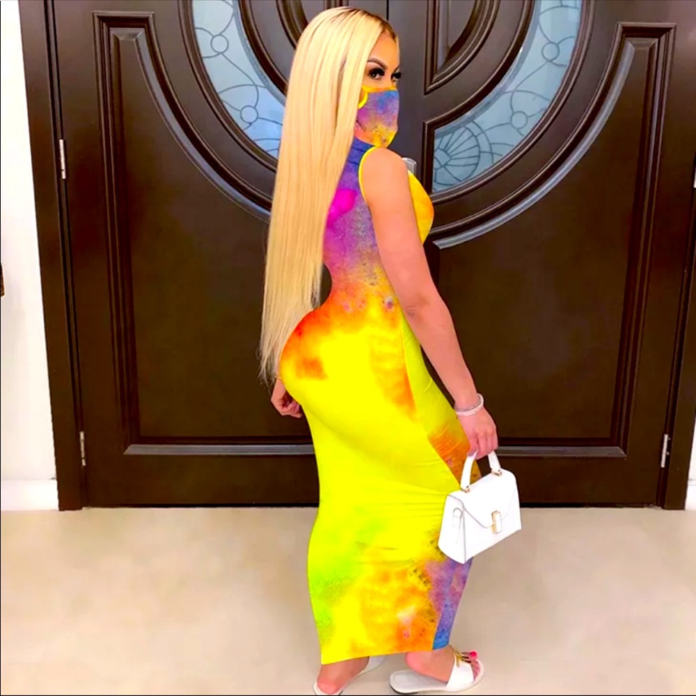 SEXY SLEEVELESS MAXI DRESS WITH FACE COVER.